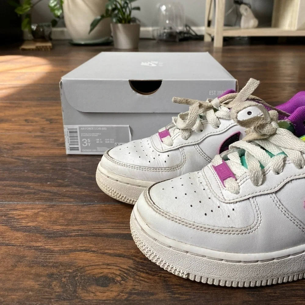 Nike Air Force 1 LV8